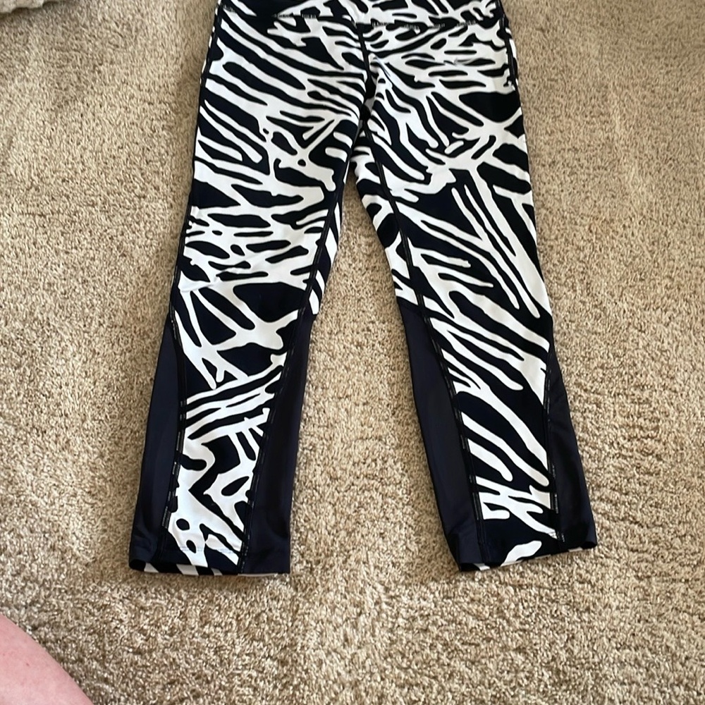 Nike Black & White Print 7/8 Leggings